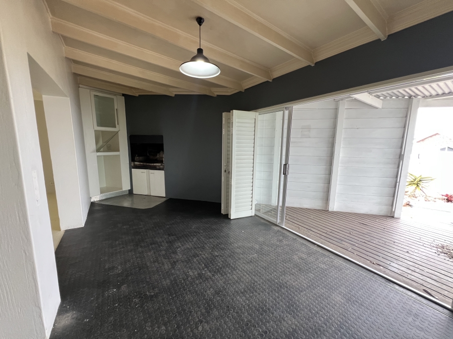 2 Bedroom Property for Sale in Wavecrest Eastern Cape